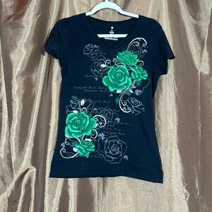 Women’s black tee with design